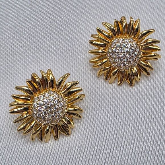 🔥⏭️NIB Sunflower 14k Gold Plated Stud Earrings - Picture 5 of 15